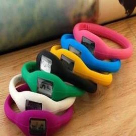 Υγιές ρολόι Wristband σιλικόνης, αθλητισμός Wristwatch μόδας των αδιάβροχων γυναικών