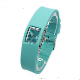 Μόδα Wristwatch των πράσινων σιλικόνης συνήθειας οδηγήσεων ζωνών ψηφιακό με τη μεταβλητή μπαταρία