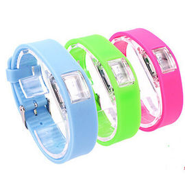 Μόδα Wristwatch των πράσινων σιλικόνης συνήθειας οδηγήσεων ζωνών ψηφιακό με τη μεταβλητή μπαταρία